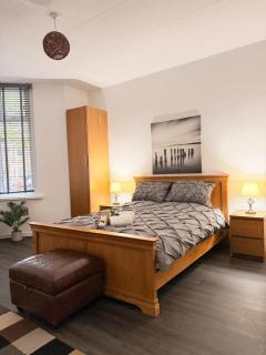 Cosy & Modern 2 Bedroom Apartment - 6