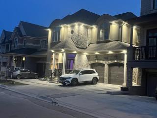 Designer 4BR Basement Aymond Suites Oakville - 0