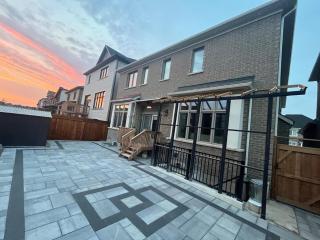 Designer 4BR Basement Aymond Suites Oakville - 2