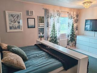 Winter Woods Family Suite - with Traditional Wood-Fired Sauna - 9