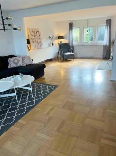 Bright house close to the beach, city center and free parking - 2