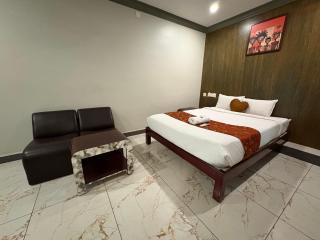 Serenity Sunrise Beach Resort - 9