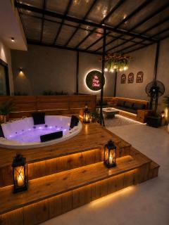 The Cozy Chaos - Spa Jacuzzi -Private Terrace - Taj Mahal - 0