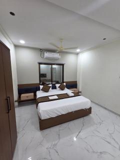 Hotel Saurabh Lodging and Executive - 0