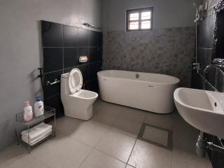 Jus Hub Corner A Family Friendly 2-Bedroom Apt - 7