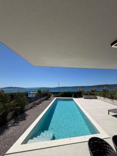 Beachfront villa with pool - 2