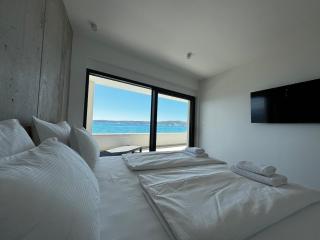 Beachfront villa with pool - 6