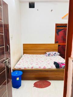 Radha Rani guest house - 3