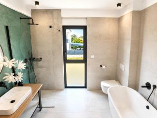 Beachfront villa with pool - 8