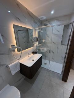 Grand Harbour Hotel - 7