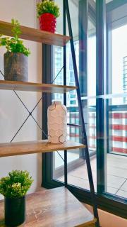 Level 16 Docklands Apartment with Yarra River View - 1