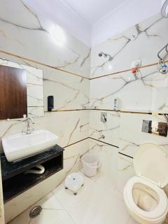 Hotel PP Tower - Near Ghaziabad Railway Station - 2