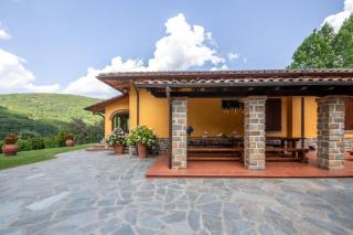 Villa Marinelli with private pool, hot tub and garden, Tuscany - 2