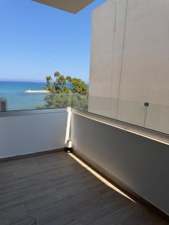 Modern 2BR Beachfront Apt with Communal Pool - 3