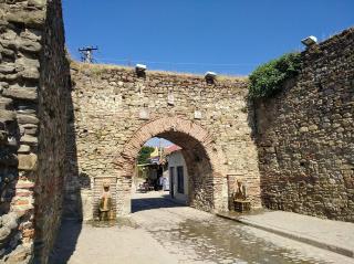 Villa Zoi A Stay to Remember Guesthouse I Sleep on the Historic Roman Road Via Egnatia inside the ancient walls of Elbasan Castle and wake up to a homemade Albanian breakfast prepared by a local family - 3