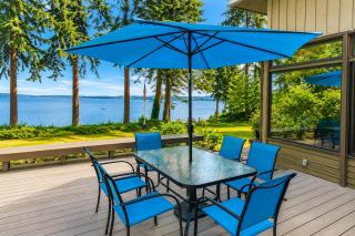 Poulsbo Waterfront Lodge with Game Room Library - 0