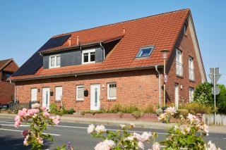 Ferienhaus Has & Igel - märchenhaft in Buxtehude bis 10 Personen - 4 Schlafzimmer - Terrasse - 140 qm - 2 Parkplätze unterm Carport - 6