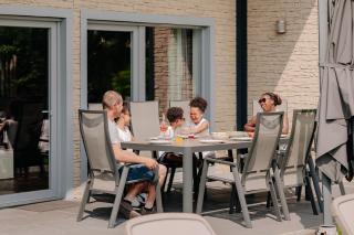 Ferienhaus Deluxe, direkt am See, mit hauseigener Panorama Außensauna, zwei Badezimmern, Tretboot, Kamin, in direkter nähe zum Kinderspieleparadies sowie Reit- und Ponyhof, 1 bis 8 Personen - 2