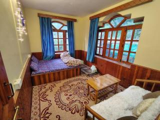 Snow Peaks & Valley Views, Pet-Friendly, Hallan - 3