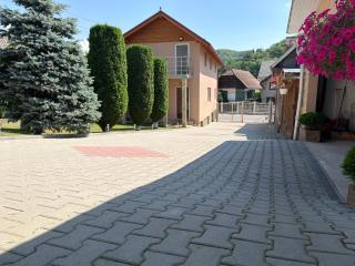 Lucatony's Guesthouse - 1