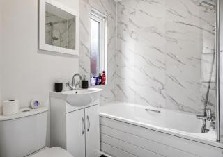 Modern Family Home -5 beds SW16 - 6