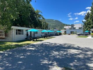 The Cedars Motel Sicamous - 9