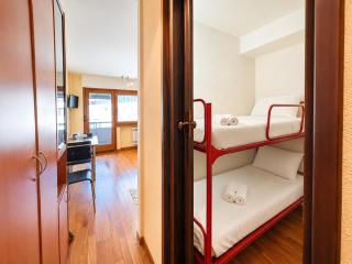 Hostdomus - City Center Apartment - 6