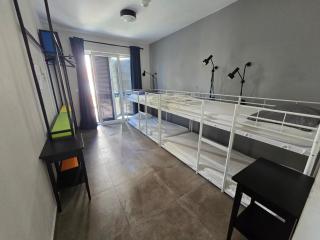 SUBTUB Hostel Makarska - 6