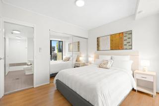 CBD 1BR River & Botanic Garden Views with Pool and Gym - 8
