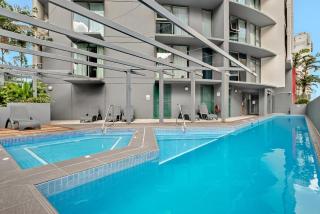 CBD 1BR River & Botanic Garden Views with Pool and Gym - 2