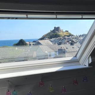 HEATWAVE ESCAPE BY THE SEA Gothic Church w Sea & Castle Views 2 & 3 night stays available - 2