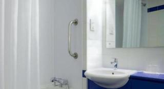 Travelodge Birmingham Central Broadway Plaza - 1