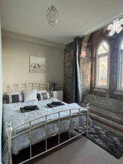 HEATWAVE ESCAPE BY THE SEA Gothic Church w Sea & Castle Views 2 & 3 night stays available - 9