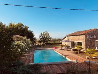La Villa Belly - ancienne grange avec piscine et home cinema - 8