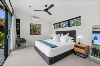 Boutique Coastal Retreat with Bath Walk to Beach - 8