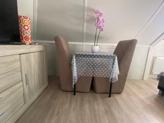 B&B nancy in holland met eigen badkamer , Jacuzzi niet inclusief , independent bathroom jacuzzi not included - 1
