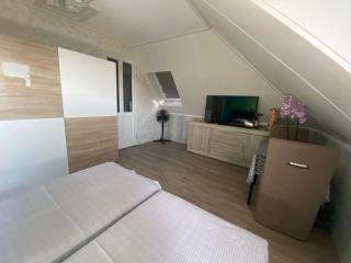 B&B nancy in holland met eigen badkamer , Jacuzzi niet inclusief , independent bathroom jacuzzi not included - 2
