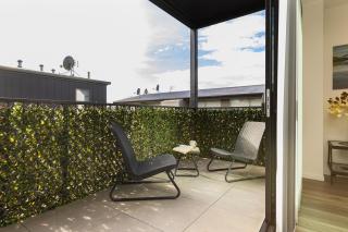 Staydium Retreat CBD 2 Bed 2 Bath With Parking Sleeps 5 - 5