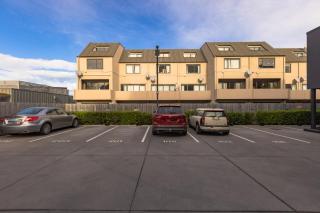 Staydium Retreat CBD 2 Bed 2 Bath With Parking Sleeps 5 - 2