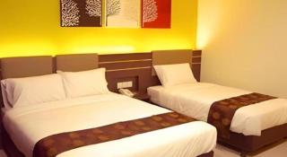GM Holiday Hotel - 9