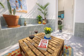 Beach walk - City 20 min - Beautiful Private Patio - 4