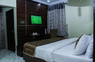 Six Diamond Hotel - 9
