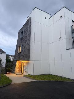Moderne leilighet med terrasse og parkering - 8