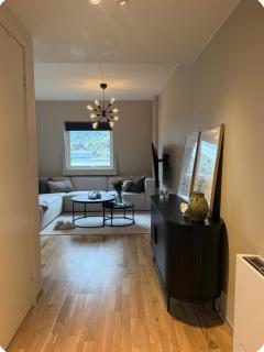 Moderne leilighet med terrasse og parkering - 2