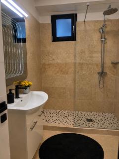 Isa Luxury Free Pool by Almar - 3