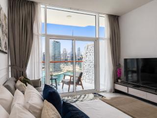 Panoramic Burj Khalifa and Canal View - 0