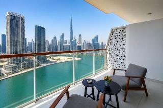 Panoramic Burj Khalifa and Canal View - 9