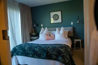 Romantic Retreat with Hot Tub Glasshouse and Ensuite - 1