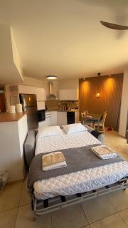 AmdarVillage Cozy Apt with Garden 3BR - 9