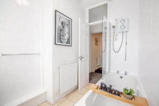 Stylish Spacious Townhouse Free Parking 16 PPL - 8